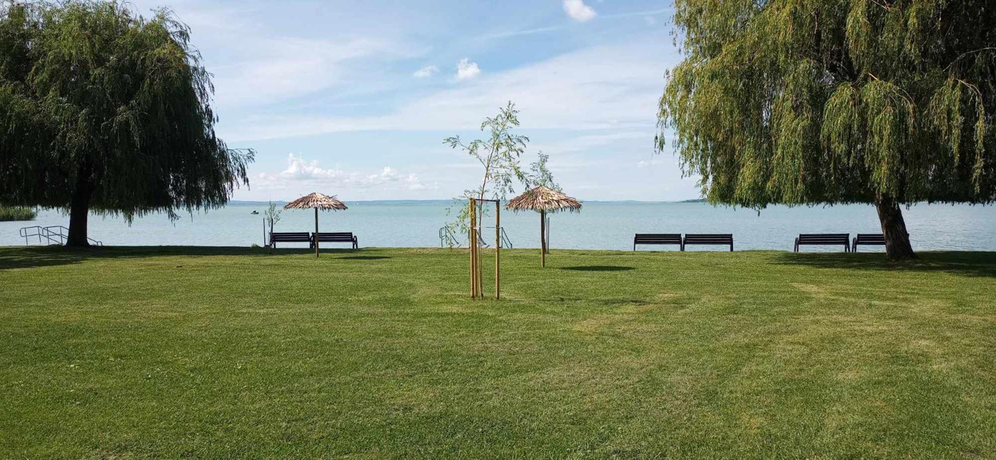 Csodakertes Kishaz Balatonfuzfon Exterior photo